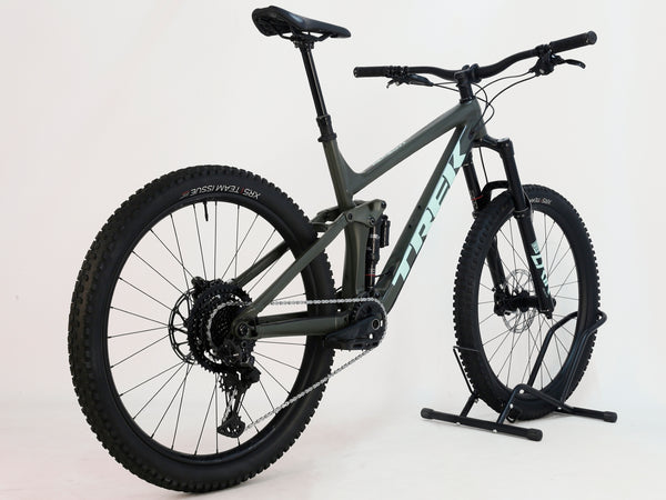 Trek Remedy 8 2023 LARGE — RockShox Lyrik Select+ front fork detail on used bike
