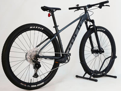 Trek X-Caliber 8 2023 Mountain Bike / MEDIUM / RRP: £1,390.00 / LIKE NEW!