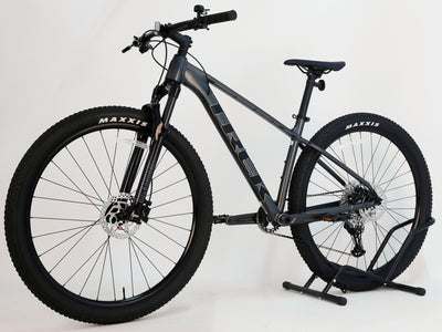 Trek X-Caliber 8 2023 Mountain Bike / MEDIUM / RRP: £1,390.00 / LIKE NEW!