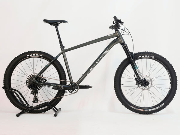 Side view of the Whyte 901 V4 2022 Mountain Bike demonstrating its large frame size XL.