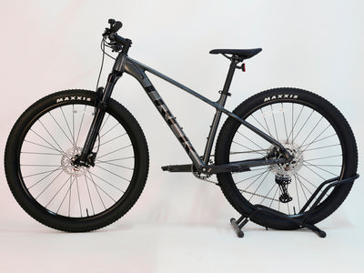 Trek X-Caliber 8 2023 Mountain Bike / MEDIUM / RRP: £1,390.00 / LIKE NEW!