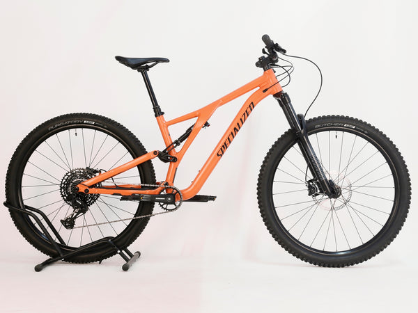 2021 Specialized Stumpjumper Alloy rear view, highlighting the frame and 130mm travel rear shock, available in very good condition for our price of £1,250.00.