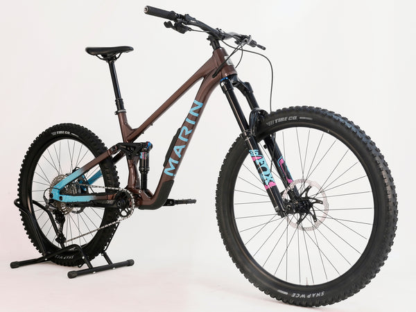 Front angle of Marin Alpine Trail 1 2025, excellent condition, LARGE size. Retail price set at £3,099.00, our offer is £1,720.00 with FREE Delivery included!