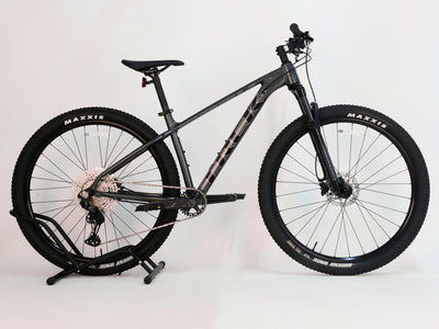 Trek X-Caliber 8 2023 Mountain Bike / MEDIUM / RRP: £1,390.00 / LIKE NEW!
