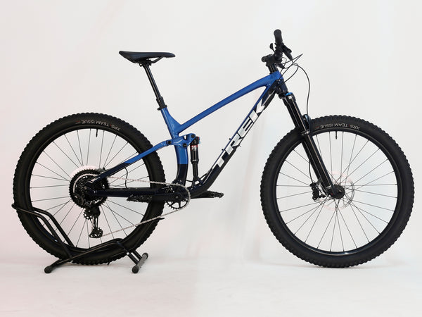 Trek Fuel EX 8 XT 2022 mountain bike detail - LARGE size, FOX suspension, Dropper post, Excellent Condition, £1,720.00 at eMado Bikes!