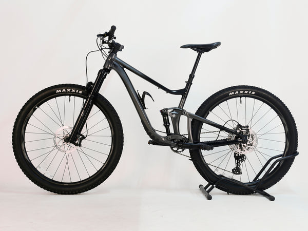 Giant Trance 29 2 2022 / MEDIUM / RRP: £3,299.00 / Excellent Condition! — rear suspension and drivetrain view on the Giant Trance 29 2