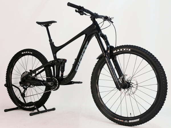 Rear view of the Giant Reign Advanced Pro 2 29 Carbon mountain bike showcasing its suspension and components, in Very Good Condition, LARGE, original RRP £4,499.00, now at £1,790.00!