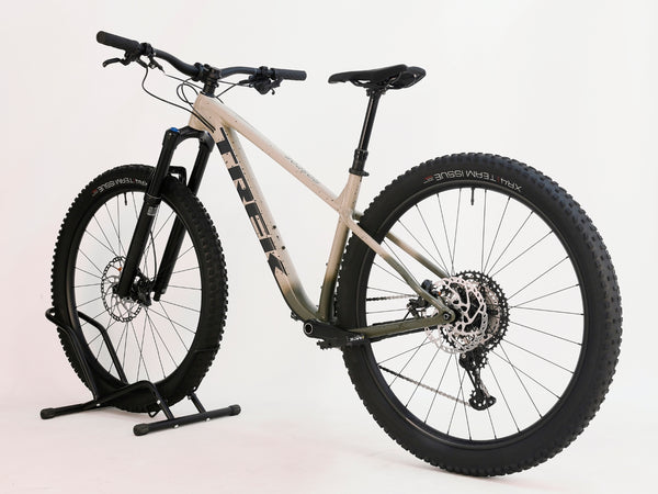 Detailed shot of Trek ROSCOE 9 2024 Mountain Bike wheel and rim, Excellent Condition, Medium size, RRP: £1,850.00, now for £1,090.00 with Fast Delivery at eMado.