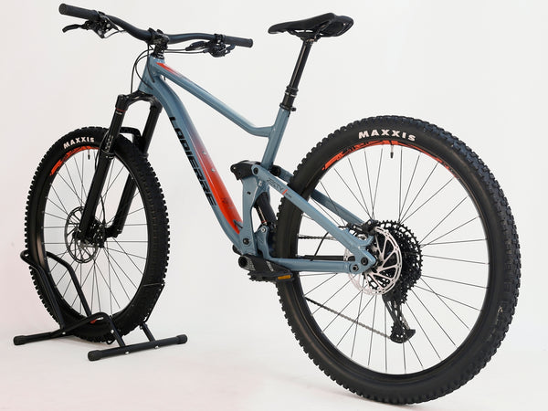 View of the Lapierre Zesty AM 5.9 LARGE's Brakes featuring Sram G2 R with 4 pistons for powerful stopping performance.