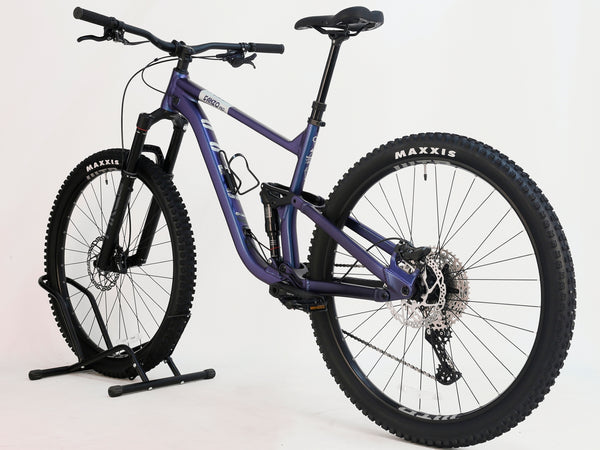 Voodoo CANZO Pro 2026 LARGE Dropper bike's Rockshox Deluxe Select+ rear shock exhibiting top-notch suspension technology in a Like NEW state.