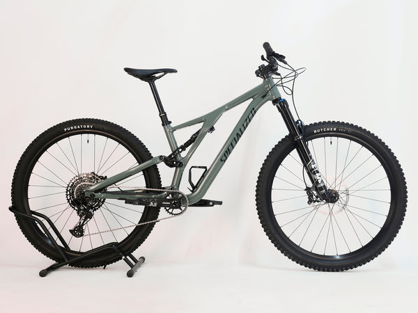 A top-down view of the used Specialized Stumpjumper Comp Alloy mountain bike showcasing its complete setup.