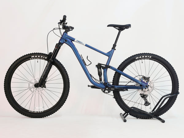 Detailed shot of the Shimano hydraulic brakes on the Voodoo CANZO Pro 2026 LARGE Dropper bike, emphasizing its perfect working condition.