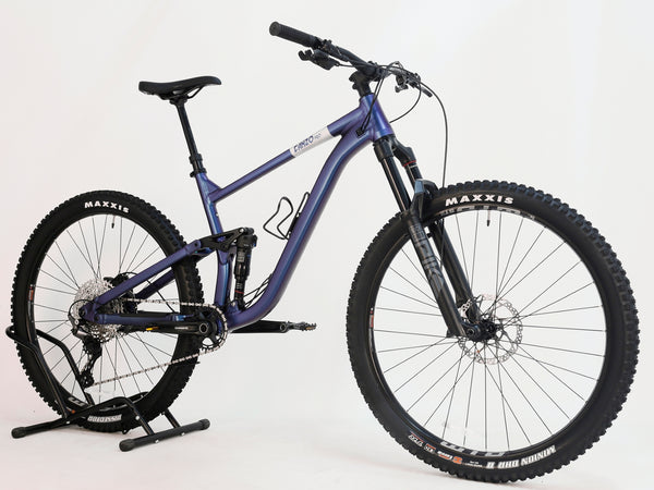 Profile view of the Voodoo CANZO Pro 2026 LARGE Dropper bike, highlighting the seat post and dropper feature, in Like NEW condition.