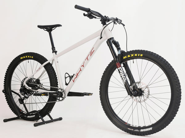 Back view of the Whyte 905 V5 2023 Mountain Bike displaying the SRAM Guide brakes and the rear triangle.