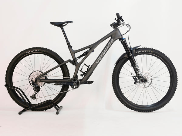 Rear view of Specialized Stumpjumper Comp CARBON 2023 large mountain bike, highlighting its exceptional build, RRP: £4,250.00, available for £1,980.00 with FREE Delivery!