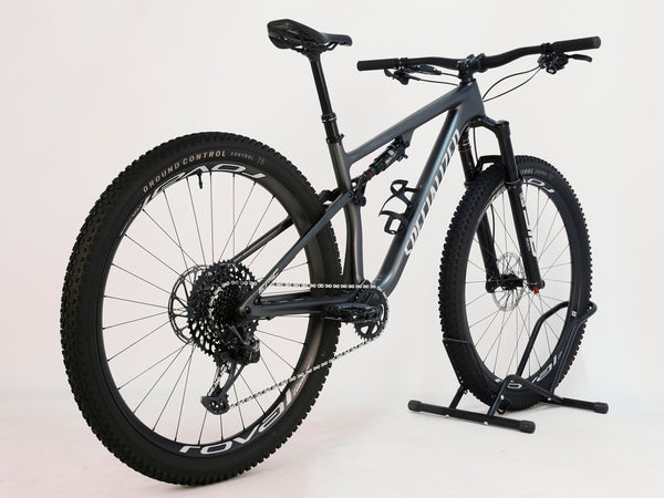 Specialized Epic EVO Expert 2022 mountain bike front view, Medium size, RRP: £7,750.00, in Excellent Condition! Grab it for £2,790.00 including FREE Delivery!