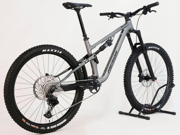 Side view of the Merida One-Sixty 500 29 2023 mountain bike featuring RockShox suspension components and a sleek grey frame.