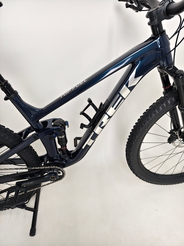 Trek Top Fuel 8 2024 Large Frame Full Suspension Bike at eMado - Close-up of the bike's integrated cable routing system.