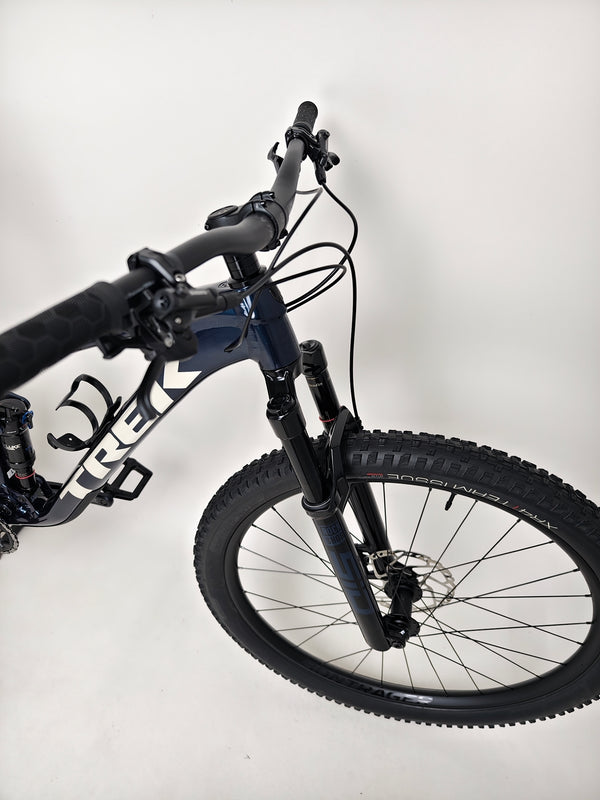 Trek Top Fuel 8 2024 Large Frame Full Suspension Bike at eMado - Image showcasing the overall quality and build.