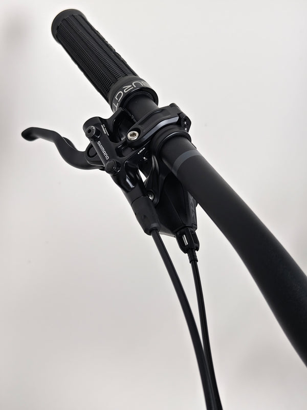 Trek Slash 7 2022 saddle and seat post configuration in Excellent Condition - Large Frame, showcasing TranzX seat post.