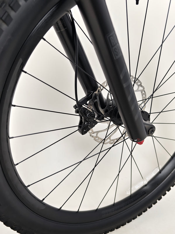 Trek Slash 7 2022 indicating rider compatibility and performance in Excellent Condition - Large Frame.