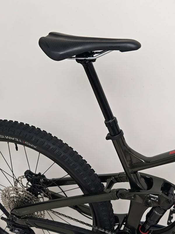 Close-up of Trek Slash 7 2022 frame showing finish and condition details; Excellent Condition - Large Frame.