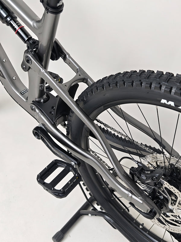 Close-up view of the rear hub and brake rotor on the Merida One-Sixty 500 29 2023 mountain bike.