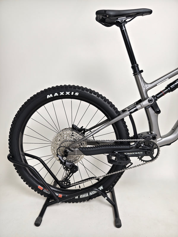 Profile image of the Merida One-Sixty 500 29 2023 mountain bike, emphasizing its performance features.