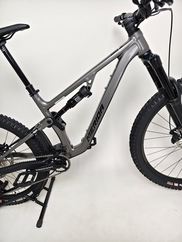Image focusing on the Merida One-Sixty 500 29 2023 bike's frame design and rear suspension.