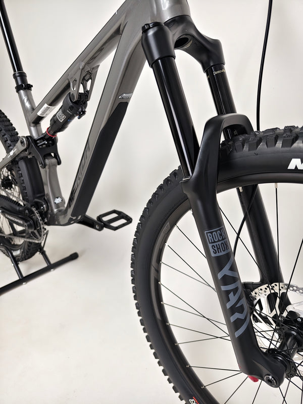 Close-up view of the RockShox Yari suspension fork on the Merida One-Sixty 500 29 2023 mountain bike.