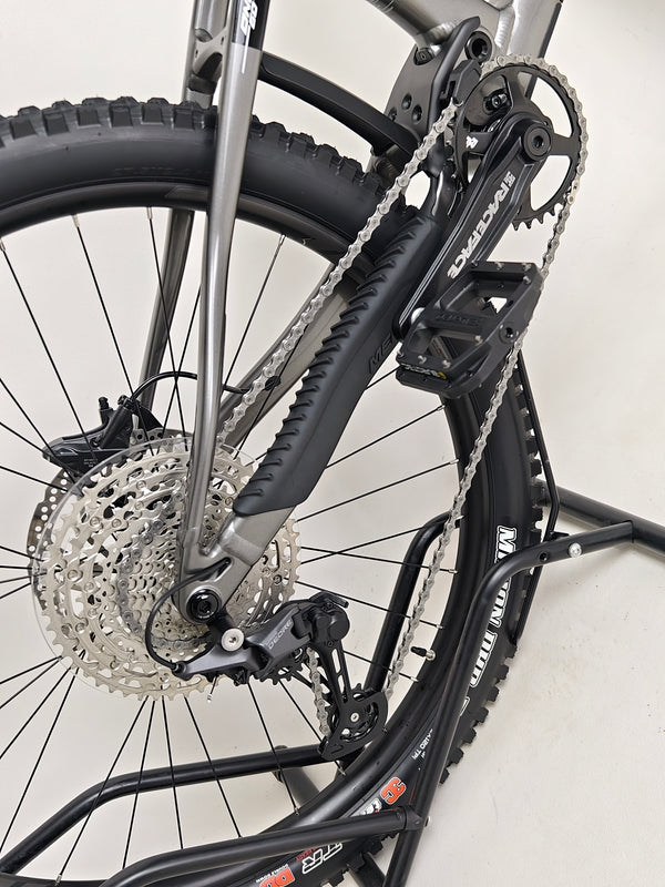Detailed shot of the seat and post adjustment mechanism on the Merida One-Sixty 500 29 2023 mountain bike.
