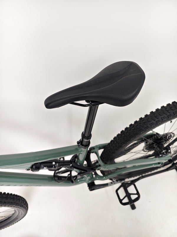 Captured image of the used Specialized Stumpjumper Comp Alloy seat post setup with X-Fusion Manic.