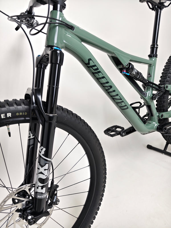 Close-up of the Specialized Butcher and Purgatory tires on the used Specialized Stumpjumper Comp Alloy, indicating excellent traction.