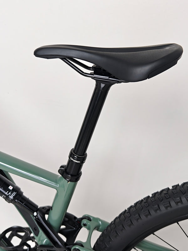 Snapshot of the used Specialized Stumpjumper Comp Alloy displaying its full suspension system.