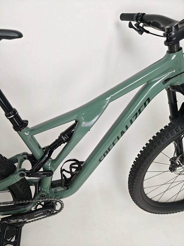 Image showing the used Specialized Stumpjumper Comp Alloy against a natural outdoor backdrop.