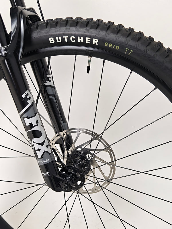 Detailed photo of the used Specialized Stumpjumper Comp Alloy rear triangle and dropouts.