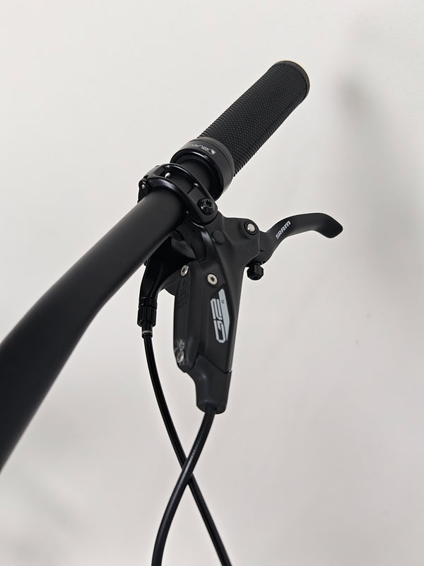 Side view of the used Specialized Stumpjumper Comp Alloy highlighting the suspension system.