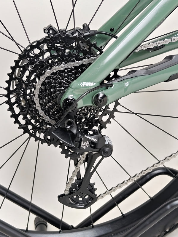 Final image of the used Specialized Stumpjumper Comp Alloy showcasing its versatile features.