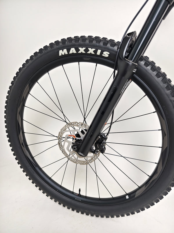 Image of the Giant Stance 29 2 capturing its functionality and durability in action.