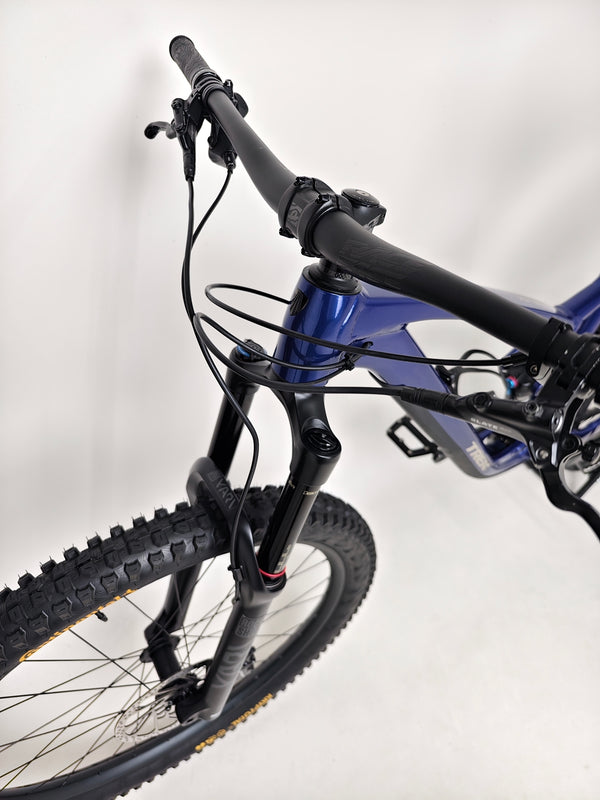 Trek Fuel EX 7 2024 Gen 6 (upgraded), M-L in Very Good Condition - detailing the bike's lightweight features.