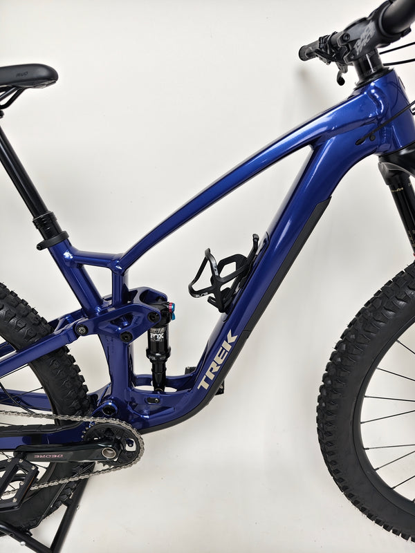 Trek Fuel EX 7 2024 Gen 6 (upgraded), M-L in Very Good Condition - showcasing the frame size medium-large.