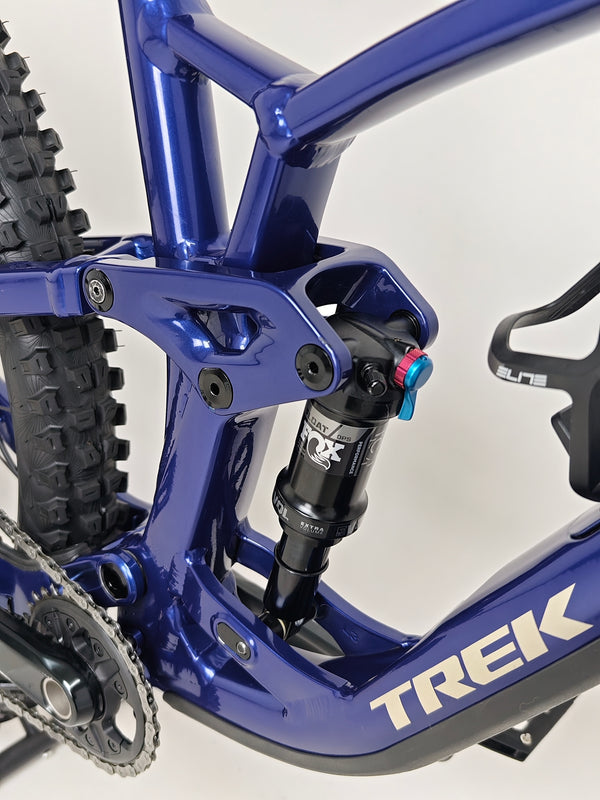 Trek Fuel EX 7 2024 Gen 6 (upgraded), M-L in Very Good Condition - detail of the wheel and tyre setup.