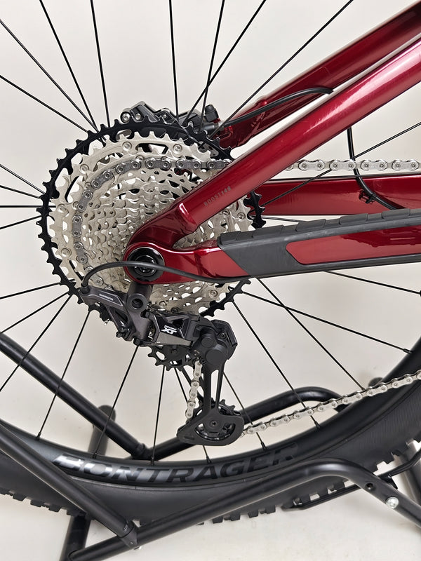 Trek Top Fuel 8 XT 2023 Mountain Bike in Very Good Condition - Full View from Side