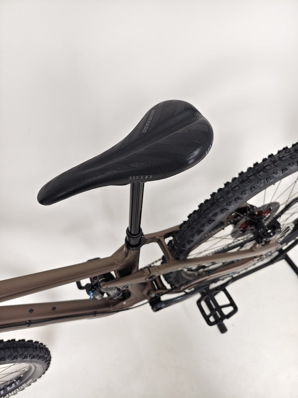 Close-up of the SRAM GX Eagle shifters on the Transition Smuggler NX 2024 in medium, ensuring smooth gear changes.