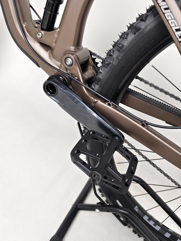 Full view of the bike's unique features on the Transition Smuggler NX 2024 in medium.