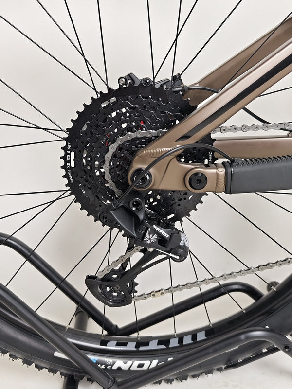 The Transition Smuggler NX 2024 in medium contrasted against natural landscapes, suitable for biking.