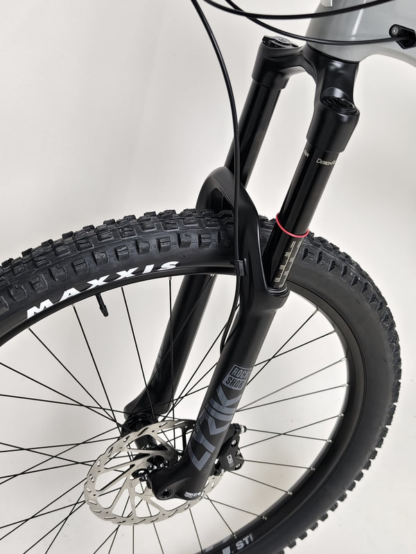 Nukeproof Mega 290 CARBON - Close up of the bike's innovative brake system.