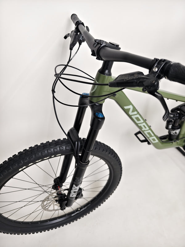 Shot highlighting the 170mm travel TransX dropper seat post of the Norco Sight A2 2021, ready for any terrain.