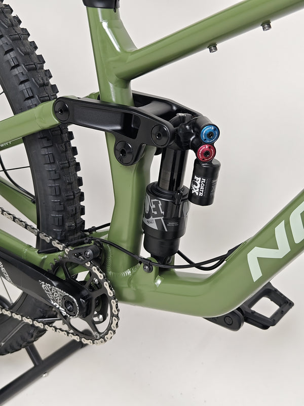 Side profile of the Norco Sight A2 2021, showcasing its sleek frame and performance features.