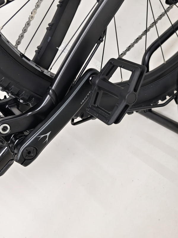 Whyte T-160 S 2025 displayed on a scenic path, perfect for mountain biking enthusiasts.